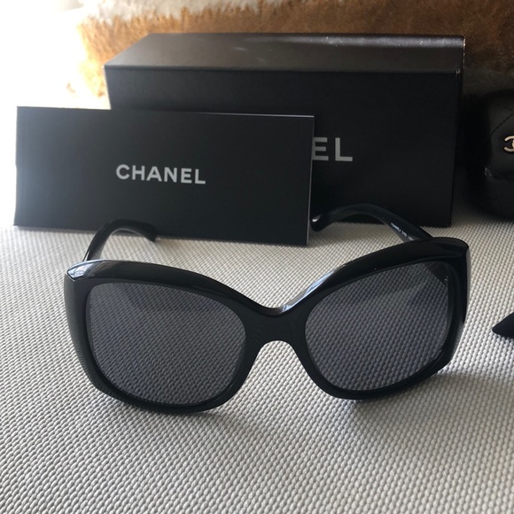 Chanel sunglasses - Picture 1 of 6